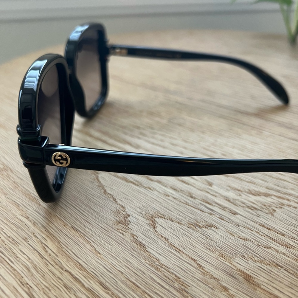 Gucci Black Oversized 59mm Sunglasses - Picture 5 of 9